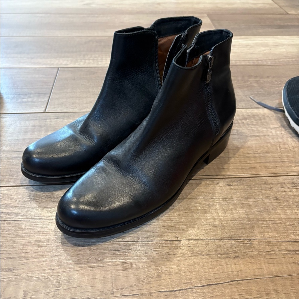 Black Leather Italian  women  Ankle Boots